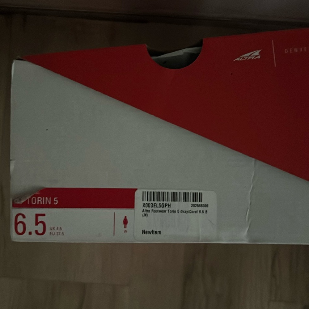 Altra Torin5 running shoes. Gray/Coral 6.5